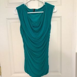 Scoop neck short sleeve top